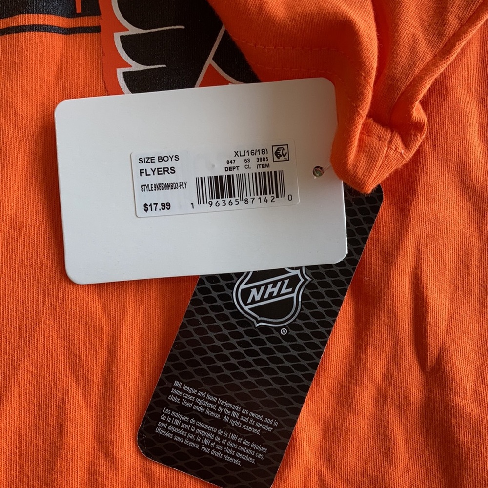 NWT NHL Philadelphia Flyers Boy’s Short Sleeve T-shirt - Picture 3 of 4